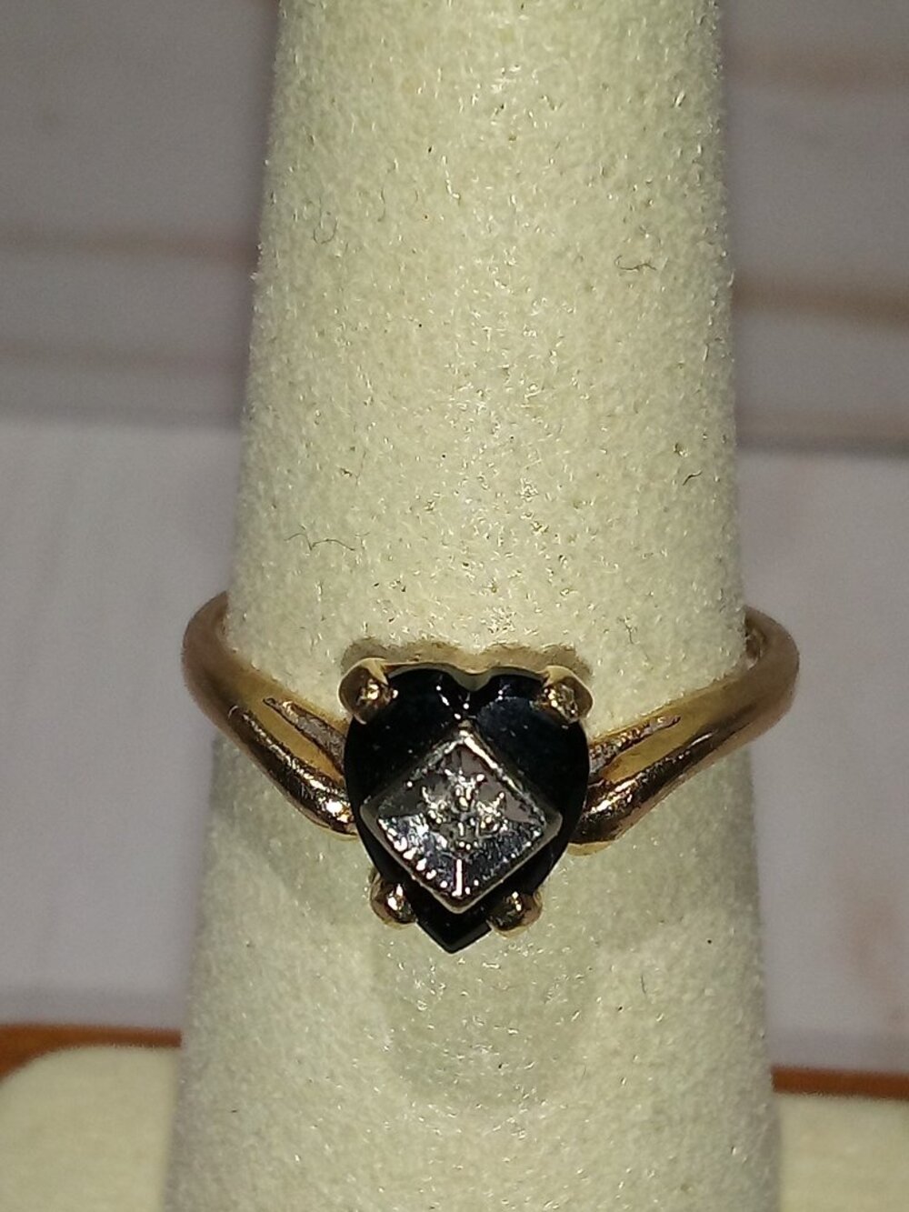 10K Gold Onyx and Diamond ring size 7